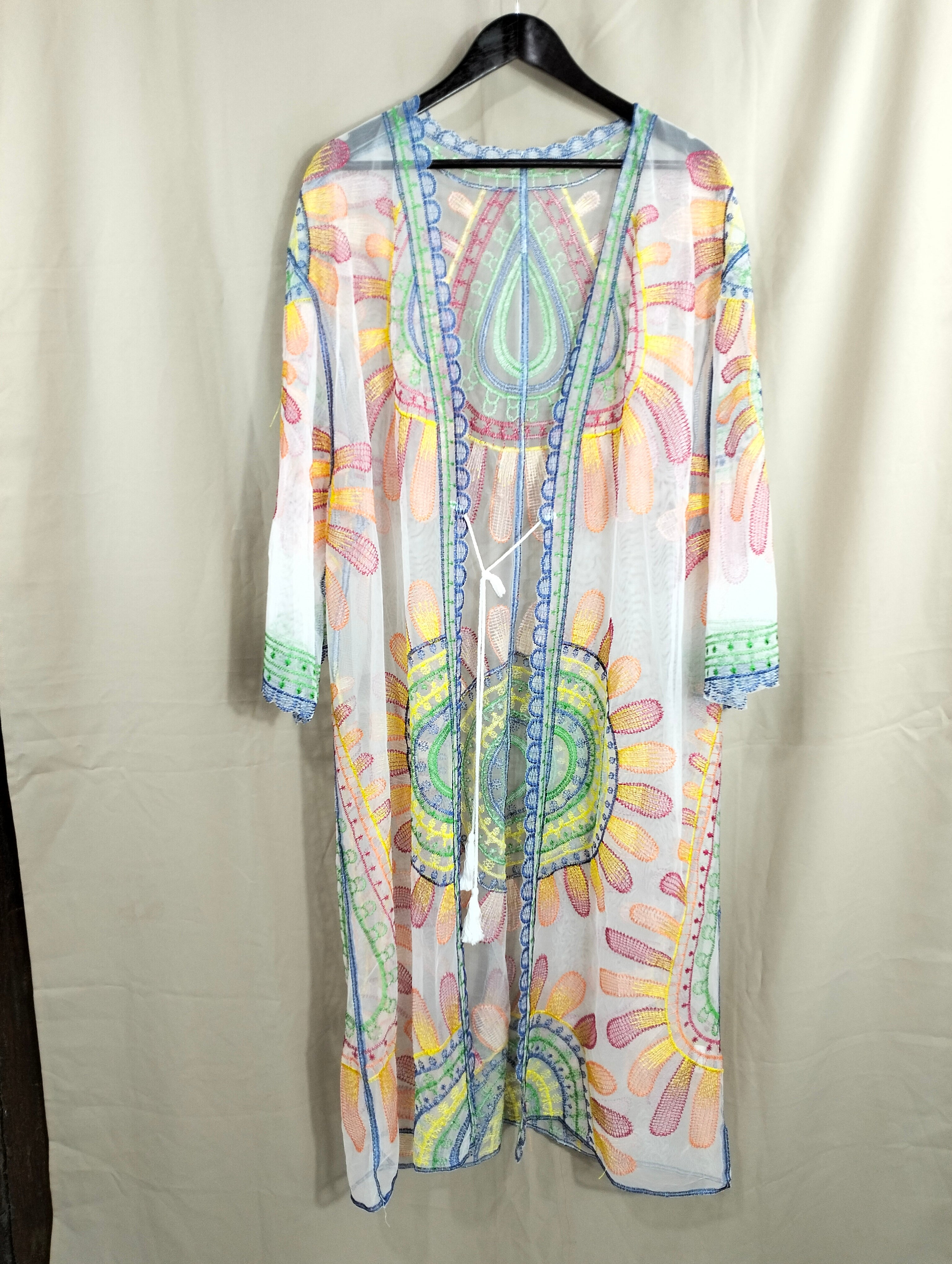 Salida de playa con bordado de girasol