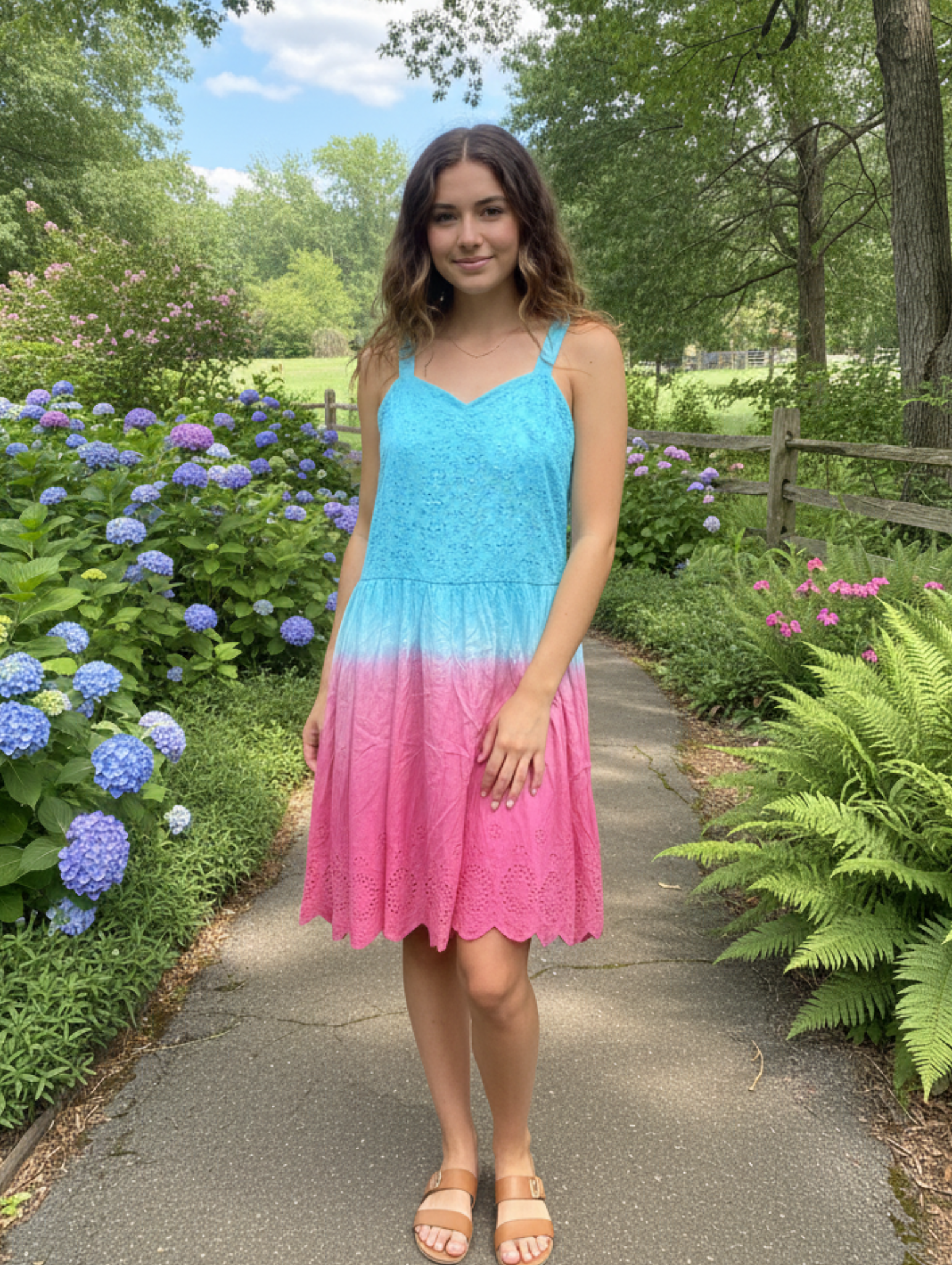 Vestido de Verano Ombré y Fucsia con Bordado Inglés