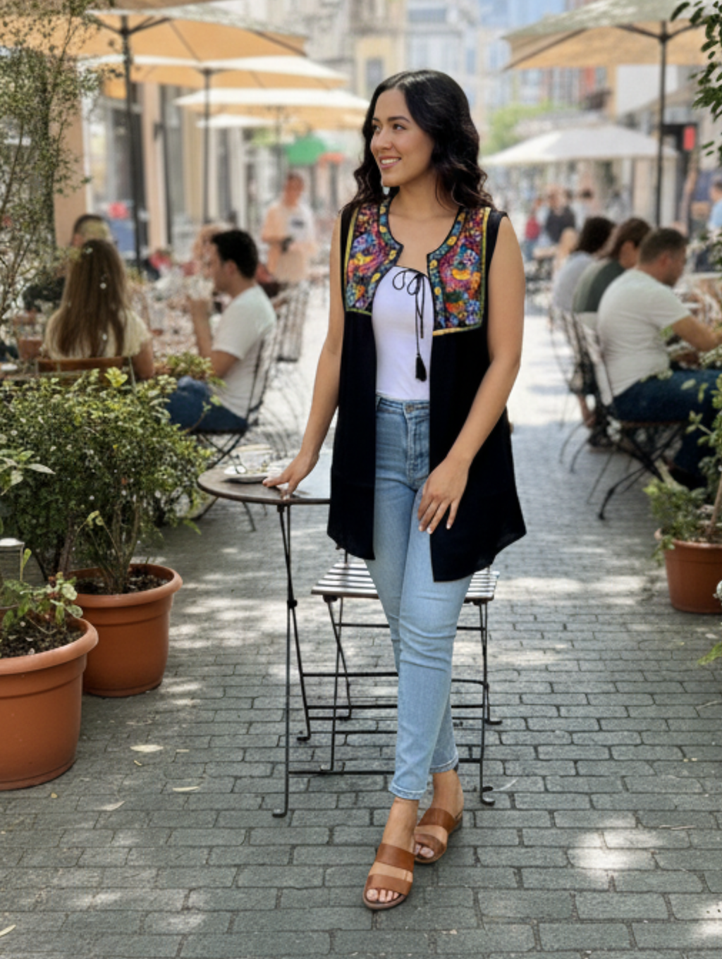 Vibras Mexicanas El Chaleco Bordado