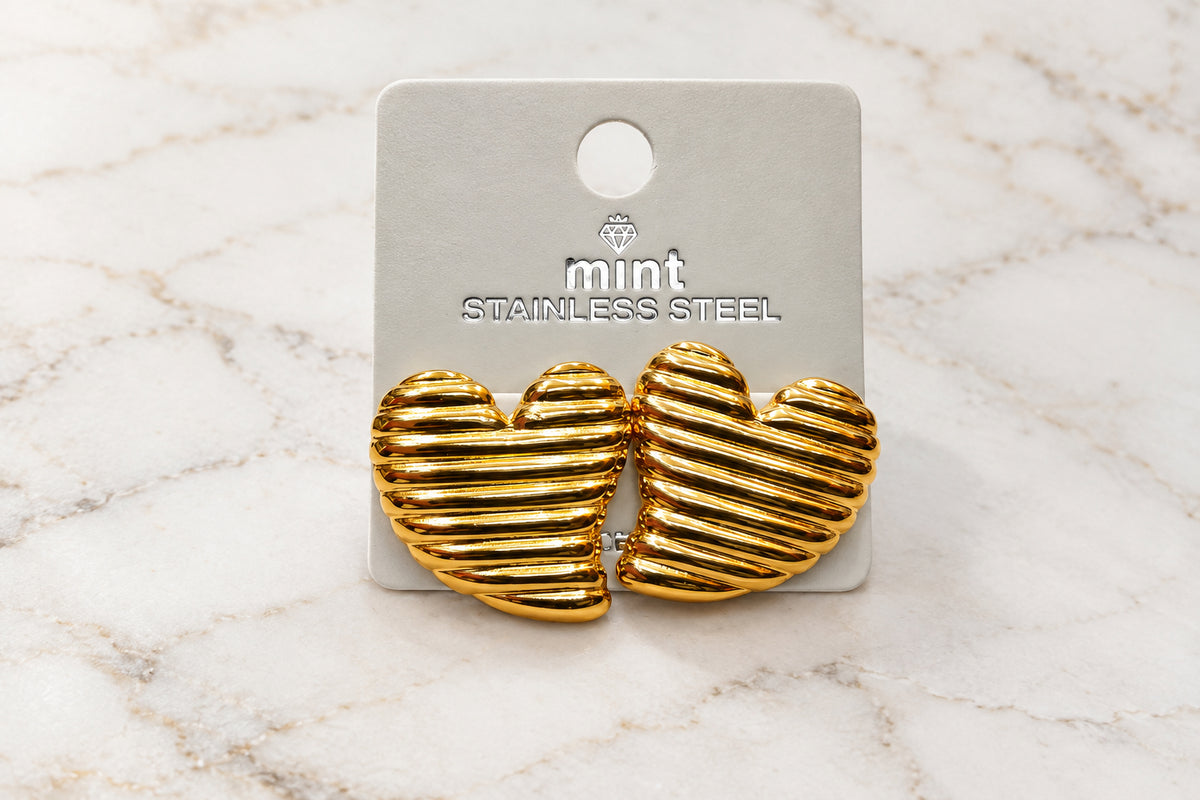 Aretes de Acero Inoxidable Dorados en Forma de Corazón Texturizado Acanalado