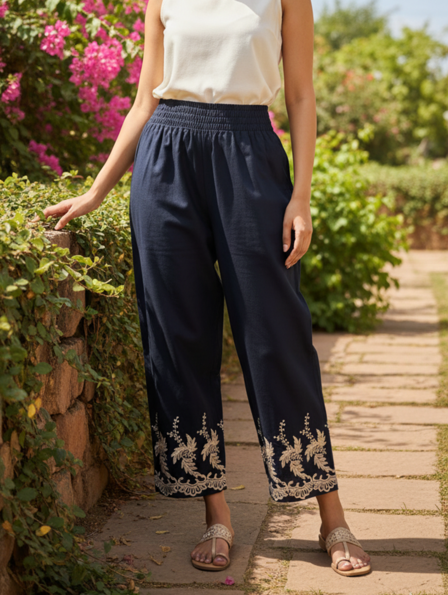 Pantalón de Lino con Detalle Floral