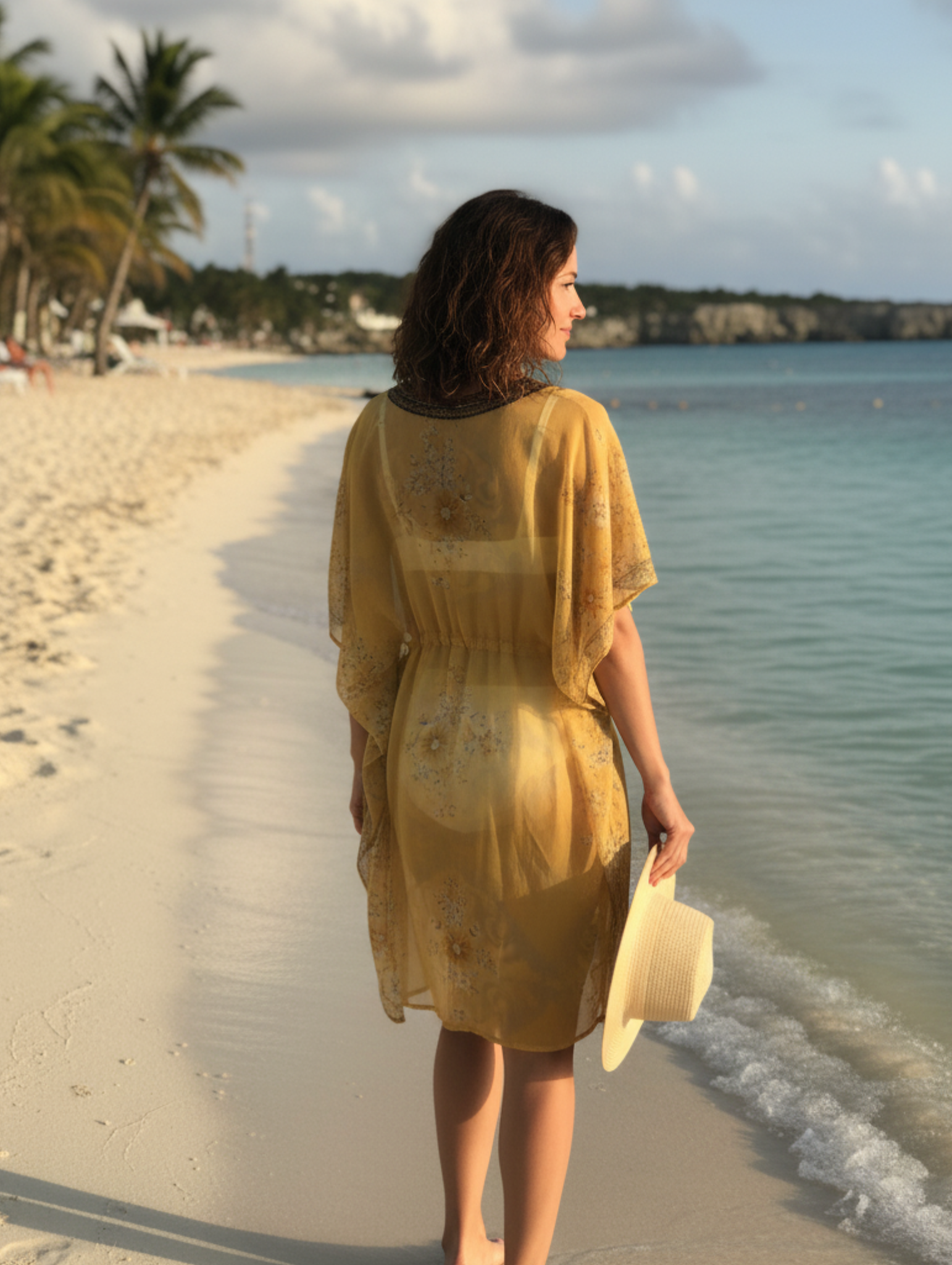 Caftanes de Playa Elegancia y Frescura Bajo el Sol