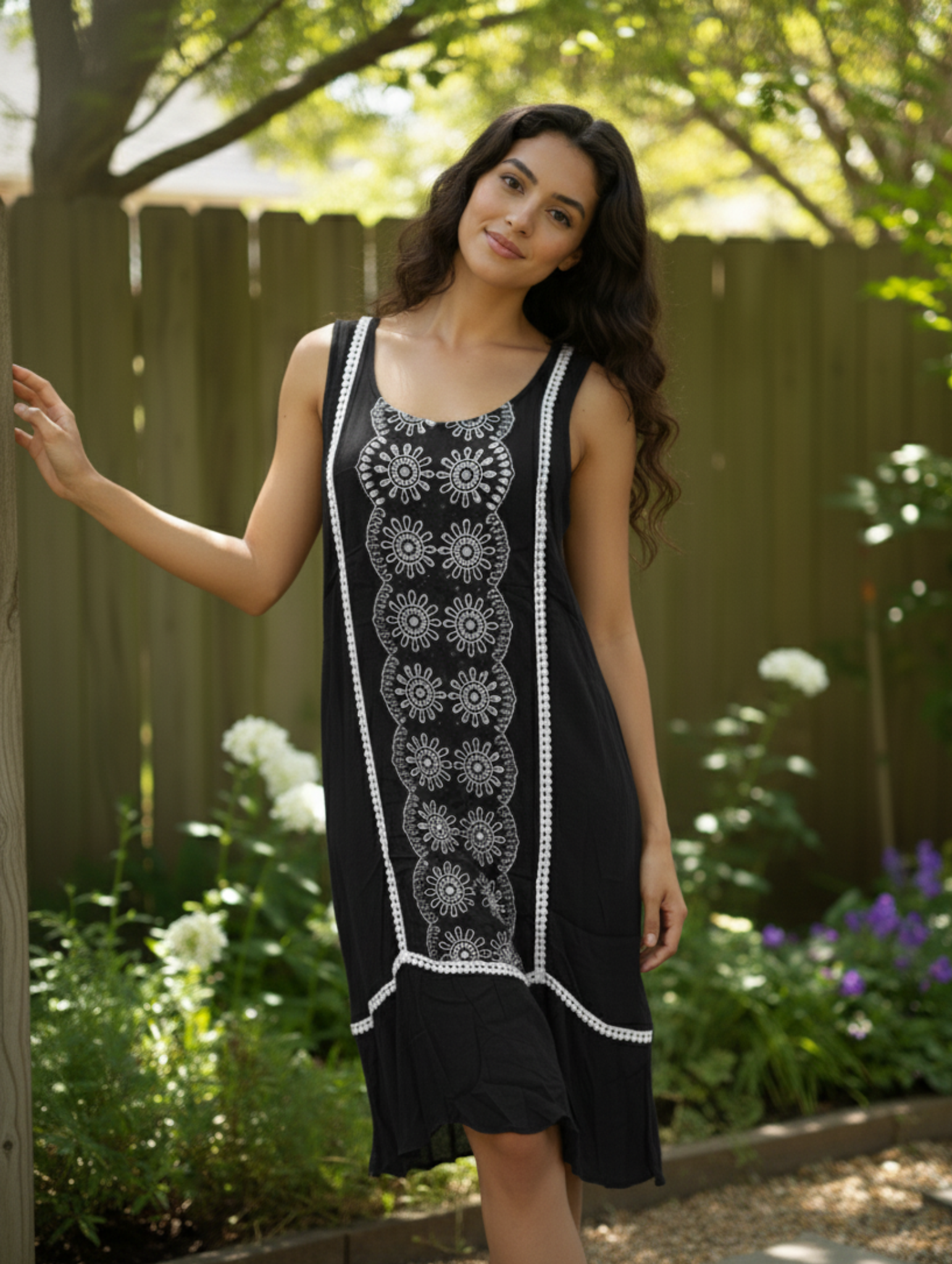 Vestido Boho-Chic con Bordado en Contraste: ¡Tu Esencia de Espíritu Libre!