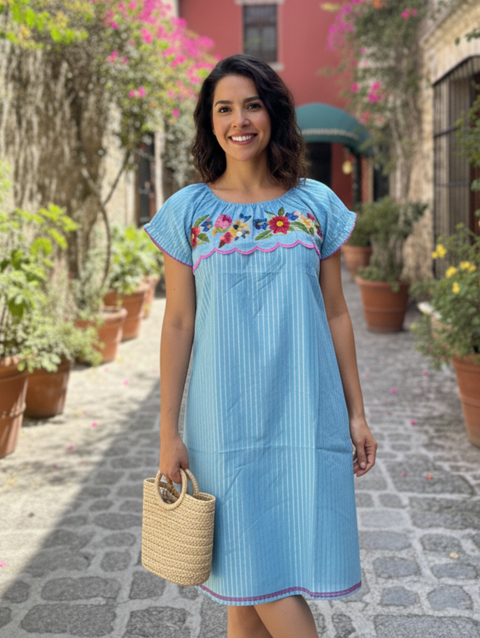 Vestido Artesanal "Flor de Campo" - Bordado Tradicional