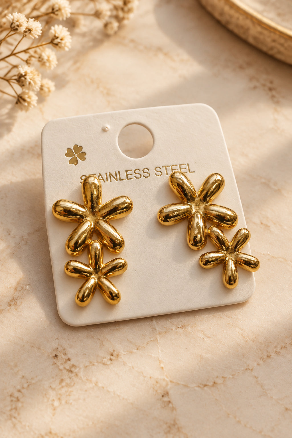 Aretes de Acero Inoxidable Dorados en Forma de Doble Flor / Estrellas
