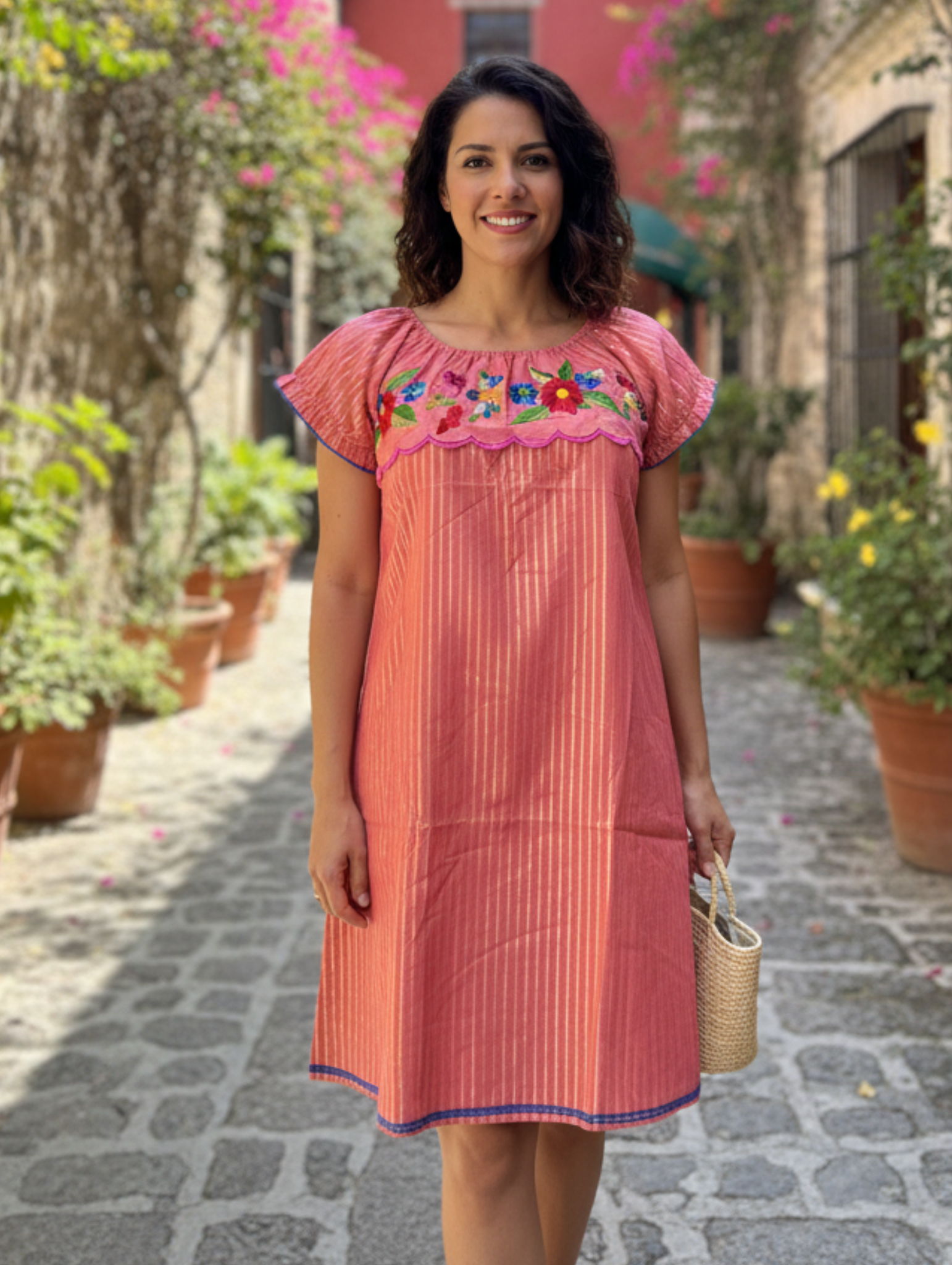 Vestido Artesanal "Flor de Campo" - Bordado Tradicional