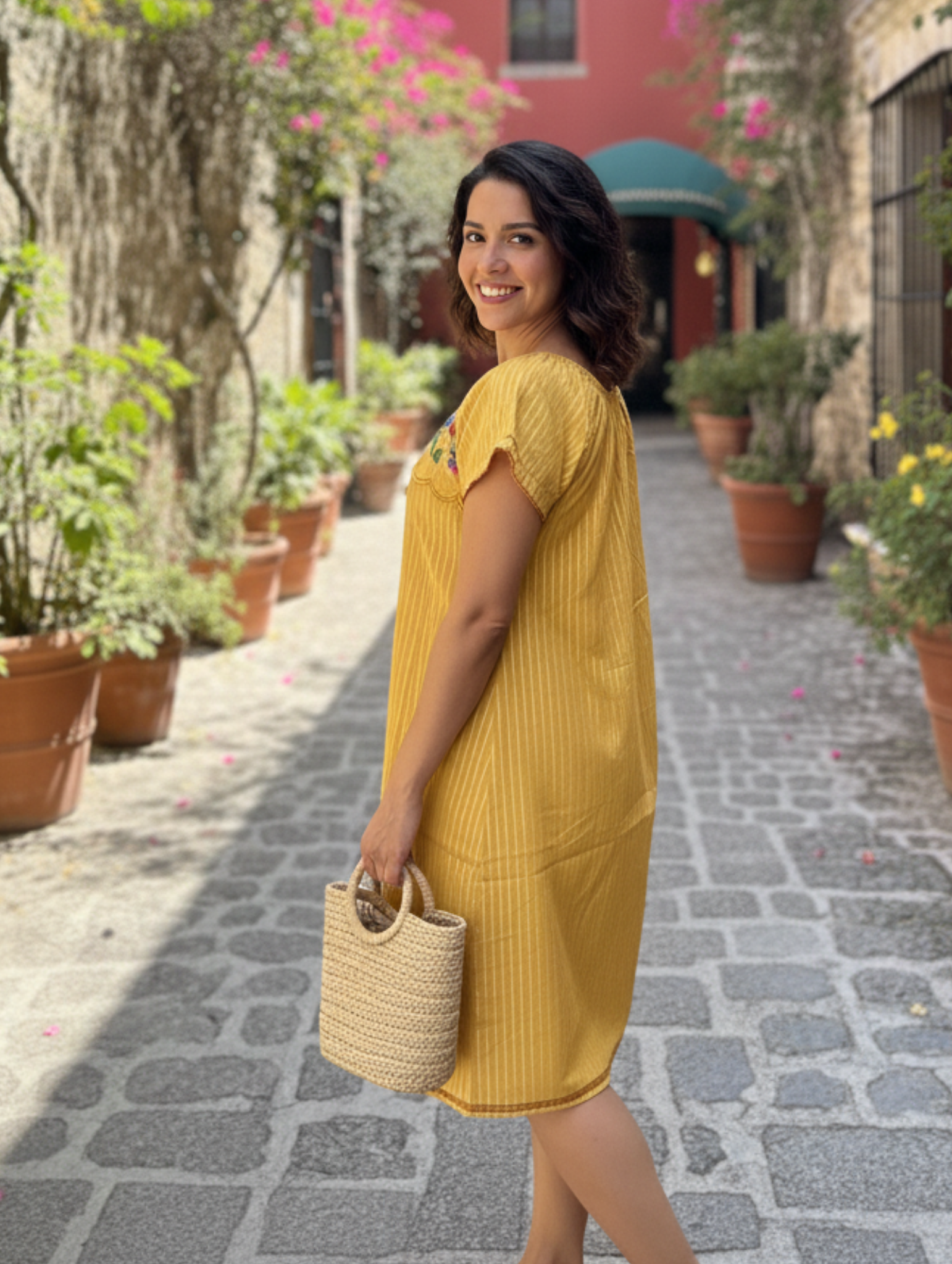 Vestido Artesanal "Flor de Campo" - Bordado Tradicional